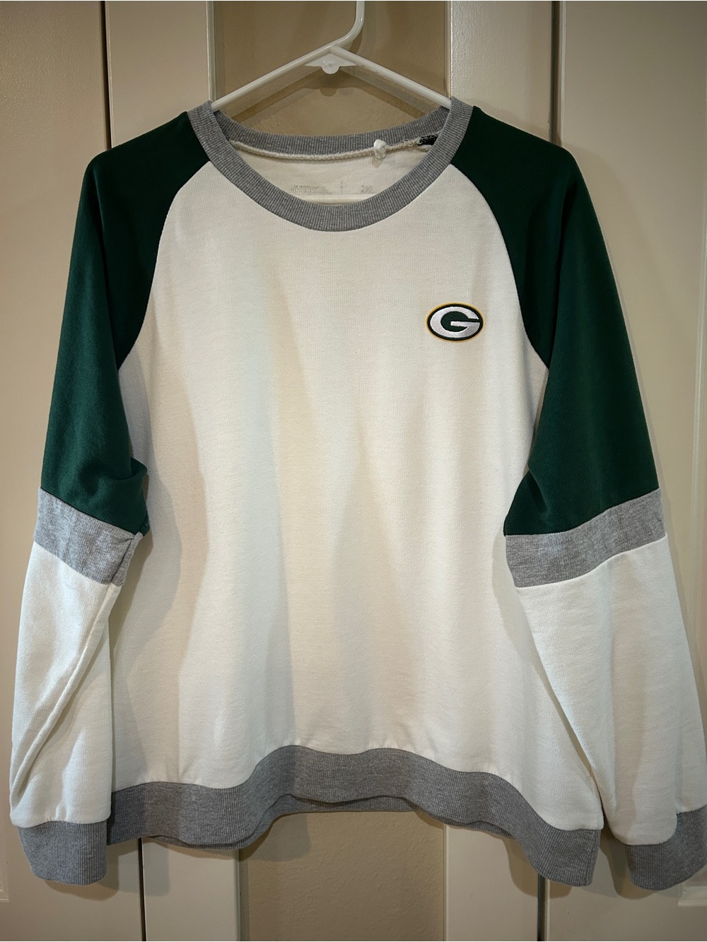 Antigua Green Bay Packers Raglan Crewneck - Green, White & Gray